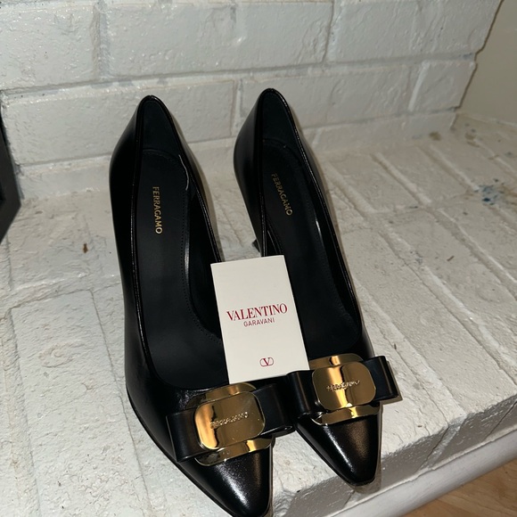 Salvatore Ferragamo Black Leather Pumps - Picture 8 of 9